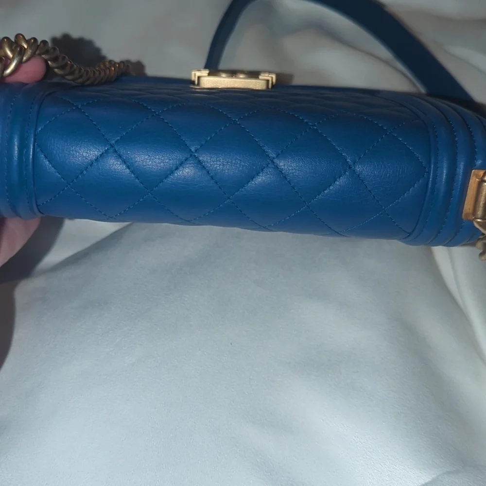 Chanel Boy North South Vertical Bag Blue Quilted Lambskin Gold HardwareAuthentic - Picture 15 of 17